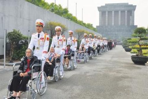 50 năm trung hiếu bên Người