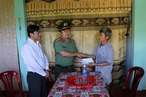 Công an Quảng Trị phát huy vai trò đi trước, nêu gương trong cán bộ, đảng viên