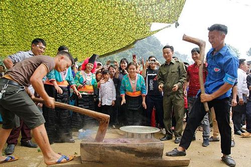 Phiên chợ vùng cao xã Co Mạ năm 2019