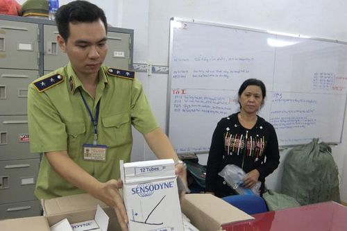 TP Hồ Chí Minh kiểm tra 15 điểm kinh doanh, thu giữ nhiều sản phẩm giả thương hiệu