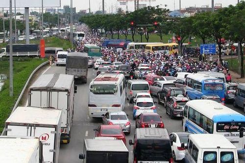 Đường về thành phố không kẹt xe nghiêm trọng