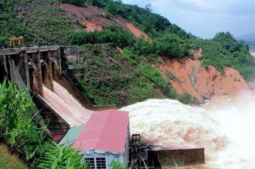 Thủy điện xả lũ, 8 xã vùng núi Hà Tĩnh bị cô lập