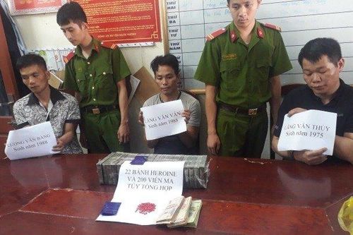 Bắt 3 đối tượng vận chuyển 22 bánh heroin