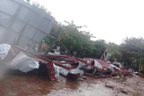 Hà Tĩnh: Trường học tan hoang vì lốc xoáy ngay trước năm học mới