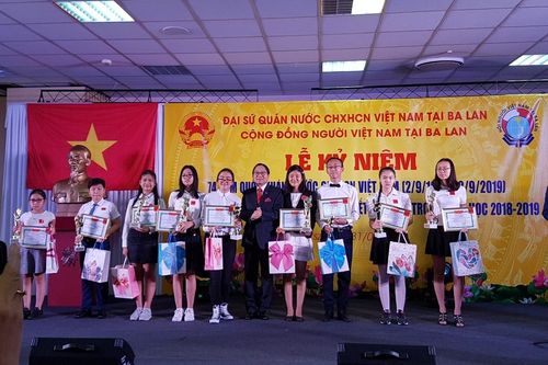 Lễ kỷ niệm 74 năm Quốc khánh 2/9 và trao phần thưởng cho học sinh - sinh viên tại Ba Lan