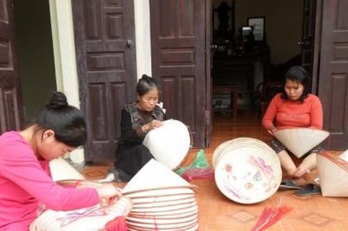 Gia đình nghệ nhân 4 đời giữ lửa cho nghề làm nón