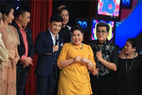 NSND Hồng Vân bật mí về 'mối tình kỳ lạ' với Quang Linh khi đã có hai con