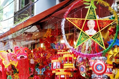 Phố Hàng Mã nhộn nhịp mùa Tết Trung thu