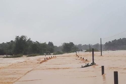 Mưa lớn diện rộng, thủy điện Hố Hô bắt đầu xả lũ
