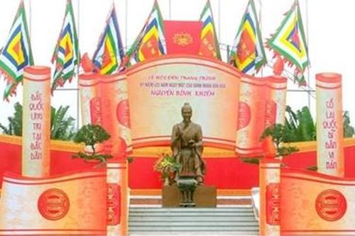 Nguyễn Bỉnh Khiêm: Thơ và sấm ký!