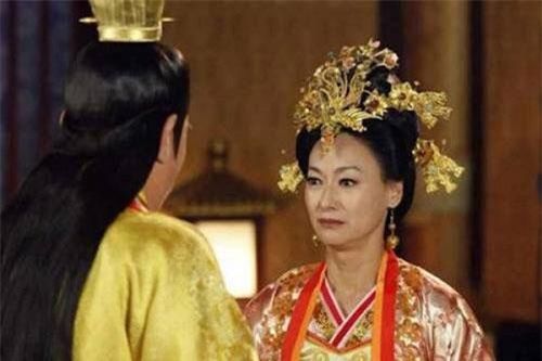 Cuộc đời lên tiên, xuống dốc của các phi tần sau khi hoàng đế băng hà