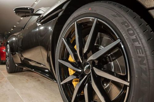 Siêu xe Aston Martin DB11 màu độc có giá 16 tỷ tại Việt Nam đã có chủ