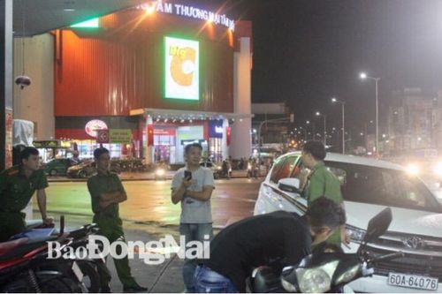 Hàng chục đối tượng dùng dao và mã tấu chém gục một thanh niên