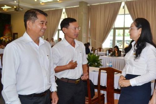 Mua và đọc báo, tạp chí của Đảng