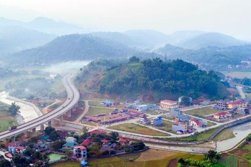Ngày mới trên vùng quê cách mạng