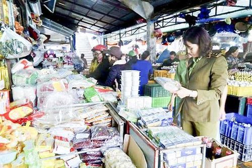 Khó khăn trong xử lí hàng hóa giả mạo nhãn mác, xuất xứ Việt Nam