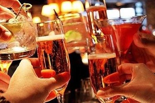 Lý do khiến các phi hành gia bị cấm uống rượu ngoài không gian