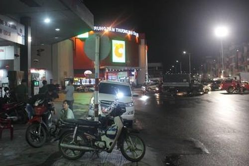 Một thanh niên bị truy sát trong đêm, trọng thương