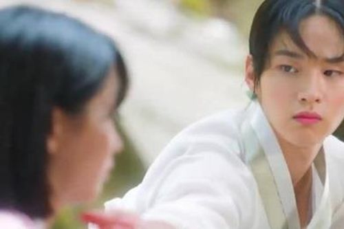 Mỹ nam giả gái kết hợp cùng Kim So Hyun trong phim cổ trang Hàn