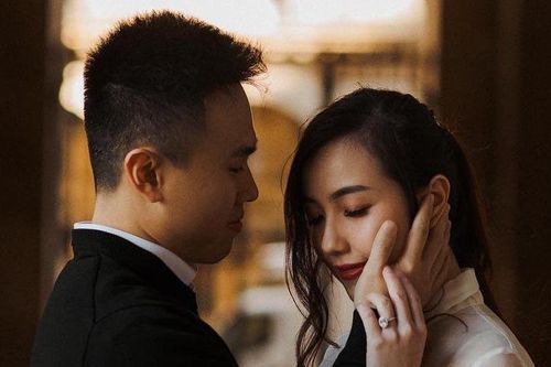 Hot girl Mie Nguyễn khoe nhẫn cưới đắt đỏ khiến dân mạng chú ý