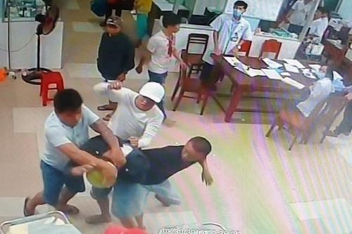 Hỗn chiến trong bệnh viện vì khoản nợ 4 triệu đồng
