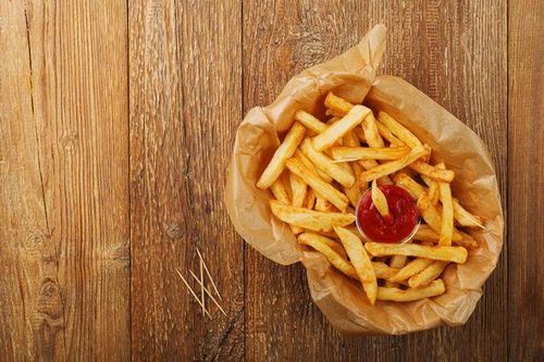 Suýt mù mắt vì 7 năm chỉ ăn khoai tây chiên và bánh mì