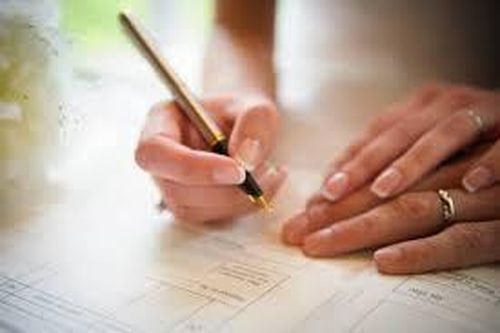 Kết hôn với người nước ngoài: Đừng để về nước là mất tăm