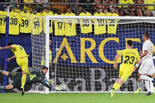 Hàng thủ Real Madrid: Bây giờ, ai cũng có thể ghi bàn vào lưới Courtois