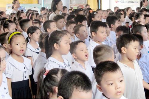 Vì sao người lớn không hát Quốc ca?
