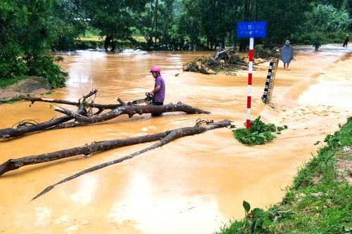 Hà Tĩnh: Tạm hoãn khai giảng năm học mới tại các địa bàn đang bị mưa lũ chia cắt