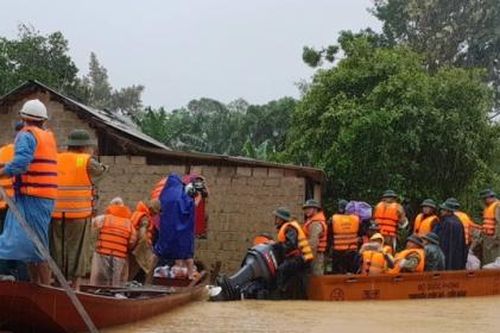 Hơn 150 trường học ở Hà Tĩnh dừng khai giảng do mưa lũ