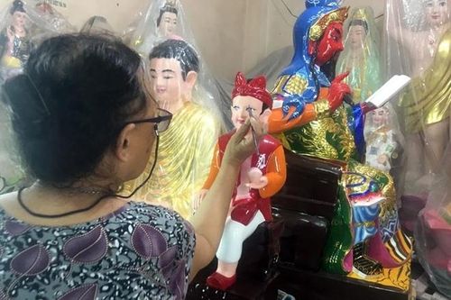 Xóm làm tượng Phật 100 tuổi