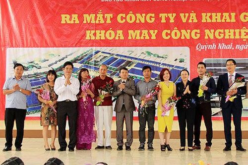 Vụ 'đỉa 2 vòi' hút tiền lao động nghèo Sơn La, kiểm điểm trưởng phòng