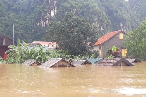 Nhiều khu vực ở Quảng Bình, Quảng Trị, Hà Tĩnh chìm trong nước