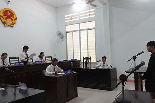Đi đánh nhau, tiện thể lấy xe