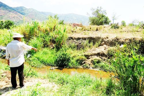Kiến nghị xây dựng kè suối Phước Thủy