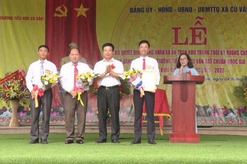 Công bố Quyết định công nhận xã an toàn khu