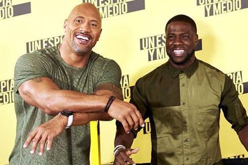 The Rock dừng tuần trăng mật sớm để chạy show giúp bạn