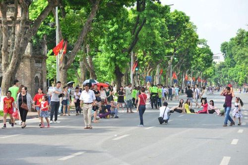 Không gian công cộng Hà Nội đang chịu nhiều sức ép