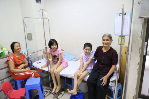 Những trẻ lỡ hẹn với ngày khai trường