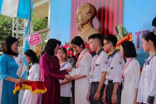 Phó Chủ tịch nước dự khai giảng tại Trường chuyên Lê Hồng Phong, Nam Định