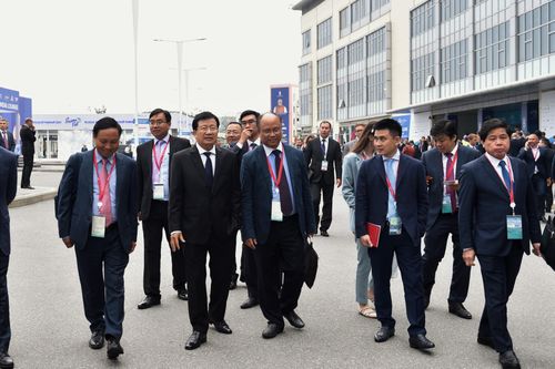 Phó Thủ tướng Trịnh Đình Dũng dự phiên toàn thể Diễn đàn Kinh tế phương Đông