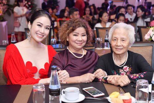 Âm hưởng dòng nhạc dân gian trong dự án âm nhạc 'Nét Việt'' của ca sĩ Tuyết Nga