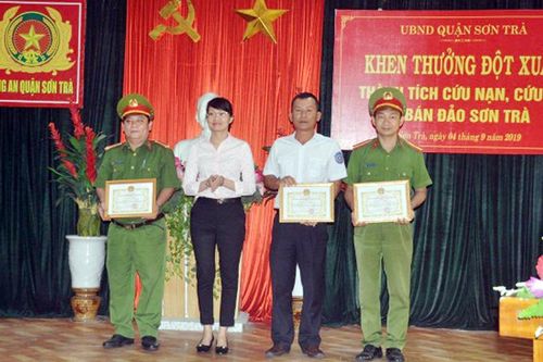 Khen thưởng thành tích cứu nạn cứu hộ trên bán đảo Sơn Trà