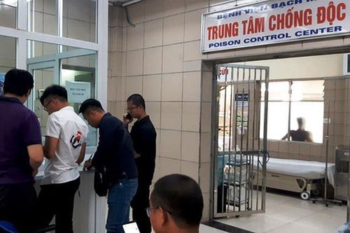 Hơn 100 người khám sức khỏe, xét nghiệm thủy ngân