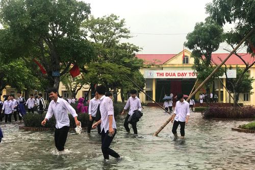 Hà Tĩnh: Nhiều trường học vượt khó khăn khai giảng năm học mới