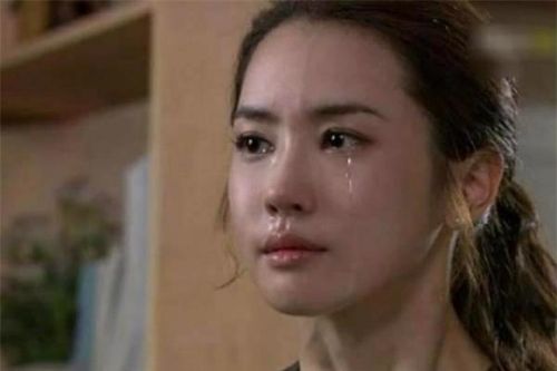 Ngã quỵ khi nhìn thấy chồng và chị dâu trong tình cảnh nhạy cảm