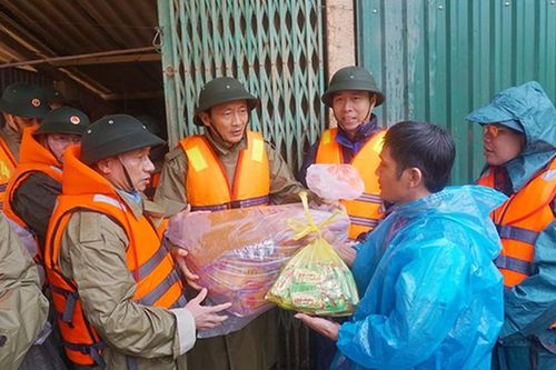 Ngập hàng ngàn ha hoa màu ở Nghệ An - Hà Tĩnh, các hồ thủy điện xả lũ