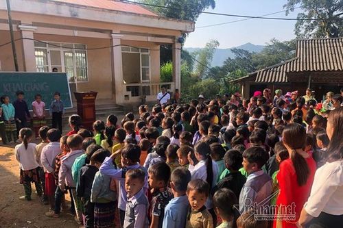 Khai giảng đơn sơ miền biên viễn