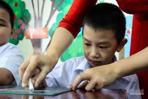 'Nước mắt nhạt nhòa' trong buổi học đầu tiên của học sinh Đà Nẵng